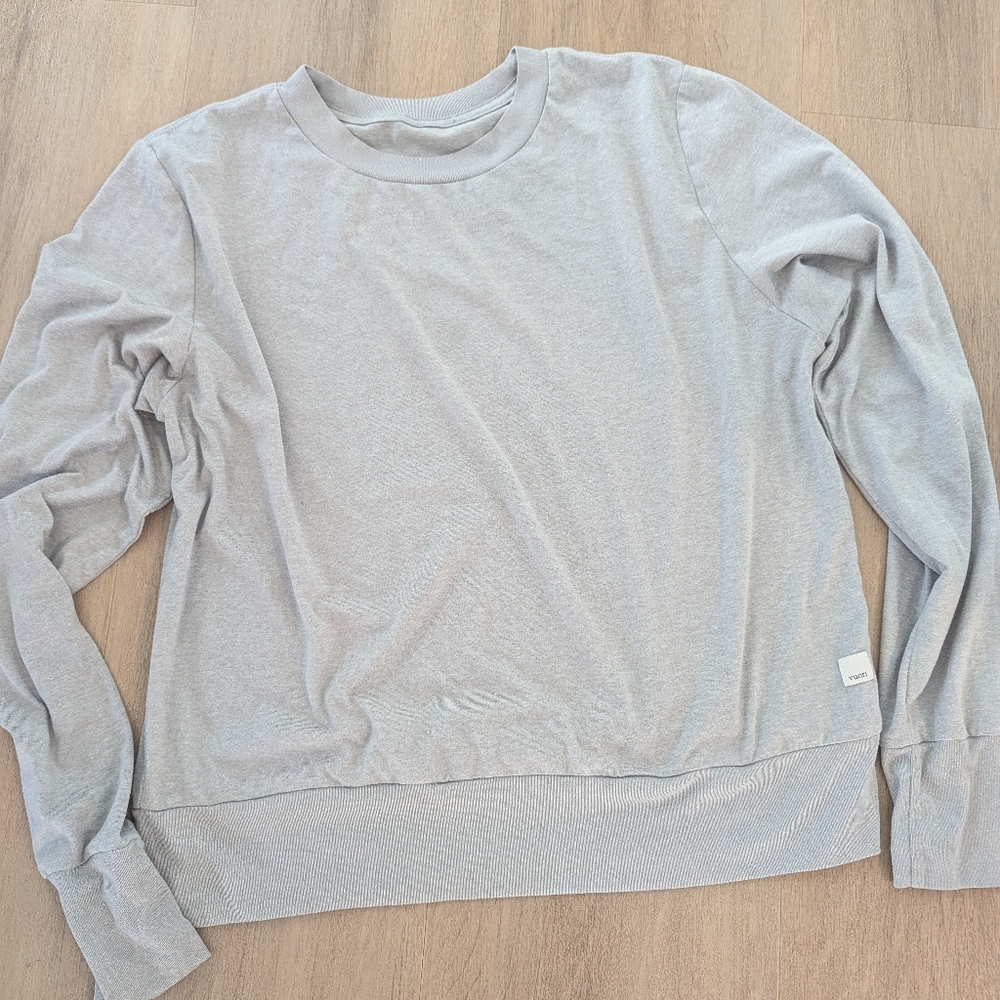 Vuori Gray Daydream Crew Performance Long Sleeve Top Size MEDIUM